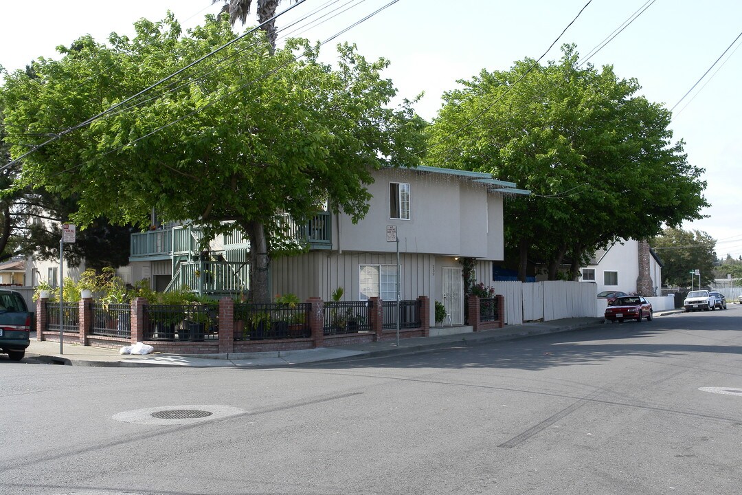 2804 Curtis Ave in Redwood City, CA - Building Photo