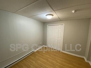 208 W Main St in Waynesboro, PA - Building Photo - Building Photo