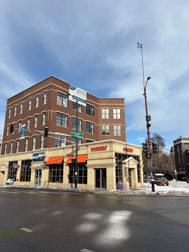 805 Milwaukee in Chicago, IL - Foto de edificio - Building Photo
