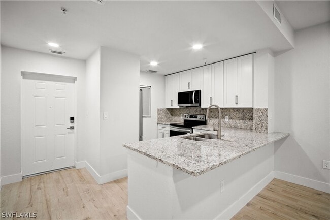 4450 Botanical Pl Cir in Naples, FL - Building Photo - Building Photo