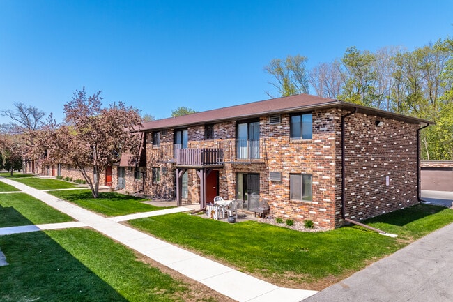 Western Adobe in Green Bay, WI - Foto de edificio - Building Photo