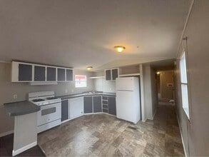 820 Grant Ave in Junction City, KS - Building Photo - Building Photo