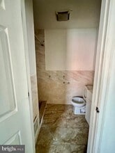 240 W Glenwood Ave in Philadelphia, PA - Building Photo - Building Photo