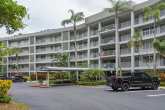 4020 W Palm Aire Dr in Pompano Beach, FL - Building Photo - Building Photo