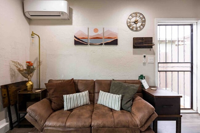 property at 910 S Lincoln Ave