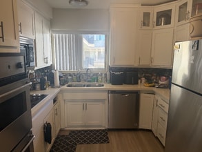 123 California Ave, Unit 1 in Santa Monica, CA - Building Photo - Building Photo