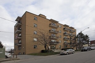 11 John St in Mississauga, ON - Building Photo