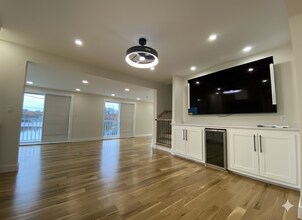 8 Russell Rd in Chelmsford, MA - Foto de edificio - Building Photo