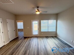 121 Foster Wy Dr in Huntsville, AL - Building Photo - Building Photo
