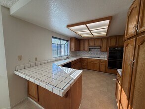 876 Shellwood Way in Sacramento, CA - Building Photo - Building Photo