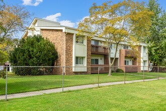 Ramsgate Square Apartments in Clinton Township, MI - Foto de edificio - Building Photo