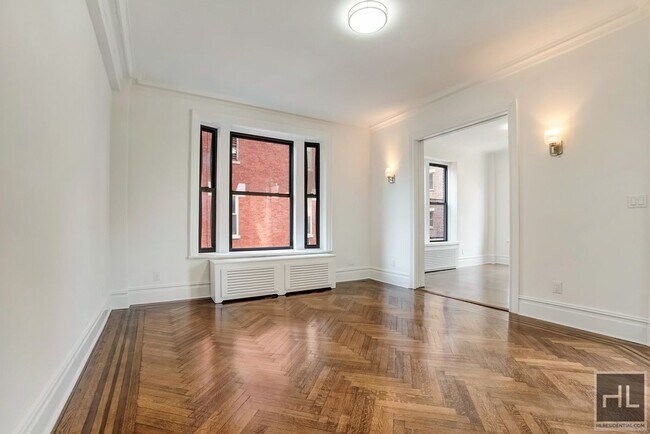 WEST 72 STREET in New York, NY - Building Photo - Building Photo