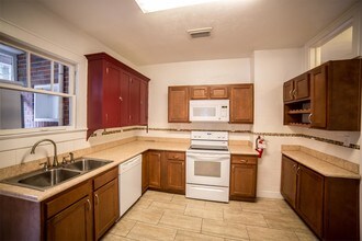 1028 SW 4th Ave in Gainesville, FL - Building Photo - Building Photo