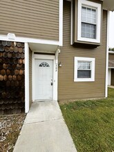 6725 W Shade Ln in Wichita, KS - Foto de edificio - Building Photo