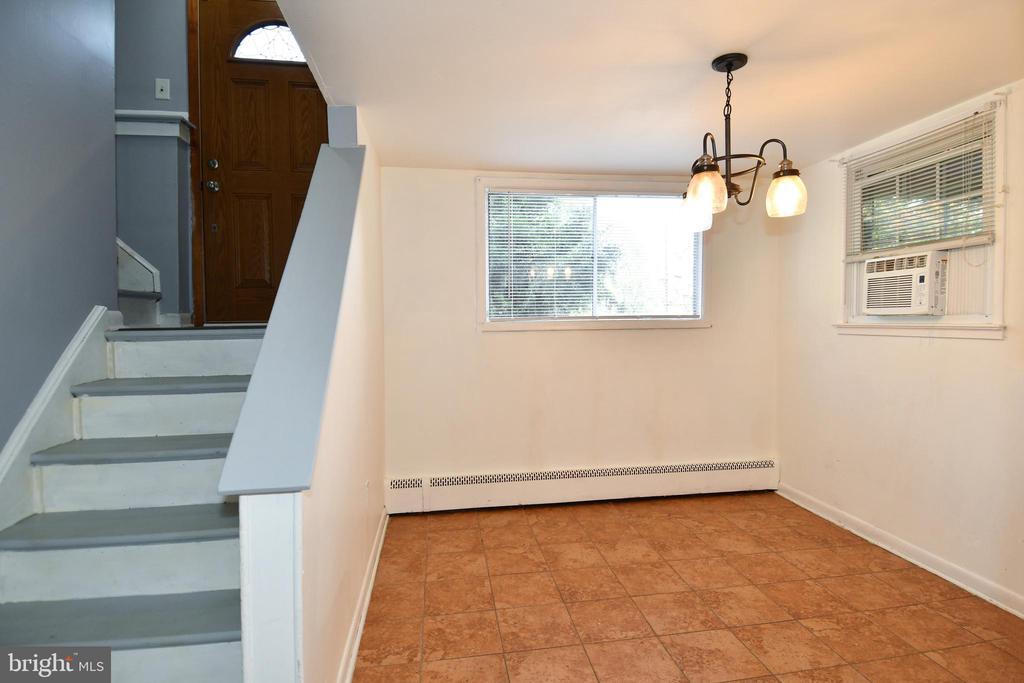 14105 Robinson Ct in Woodbridge, VA - Building Photo