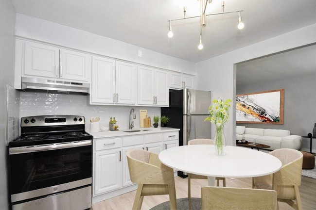 7200 Marion Ave in Levittown, PA - Foto de edificio - Building Photo