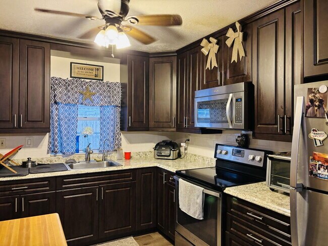 1010 SW 83rd Ave in North Lauderdale, FL - Building Photo - Building Photo