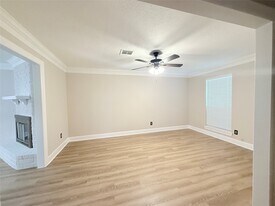 6387 S Briar Bayou Dr in Houston, TX - Building Photo