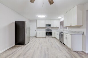 1435 Willowbrook Dr in Florissant, MO - Building Photo