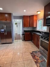 82 Shadow Ridge Rd in Stamford, CT - Building Photo - Building Photo