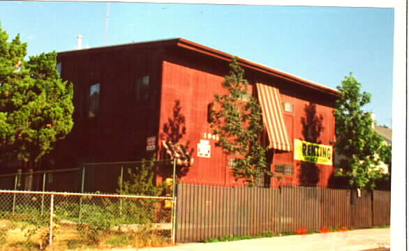 1943 Vista Del Mar Ave in Los Angeles, CA - Building Photo