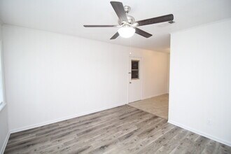 404 Ladybird Ln in Pensacola, FL - Building Photo - Building Photo