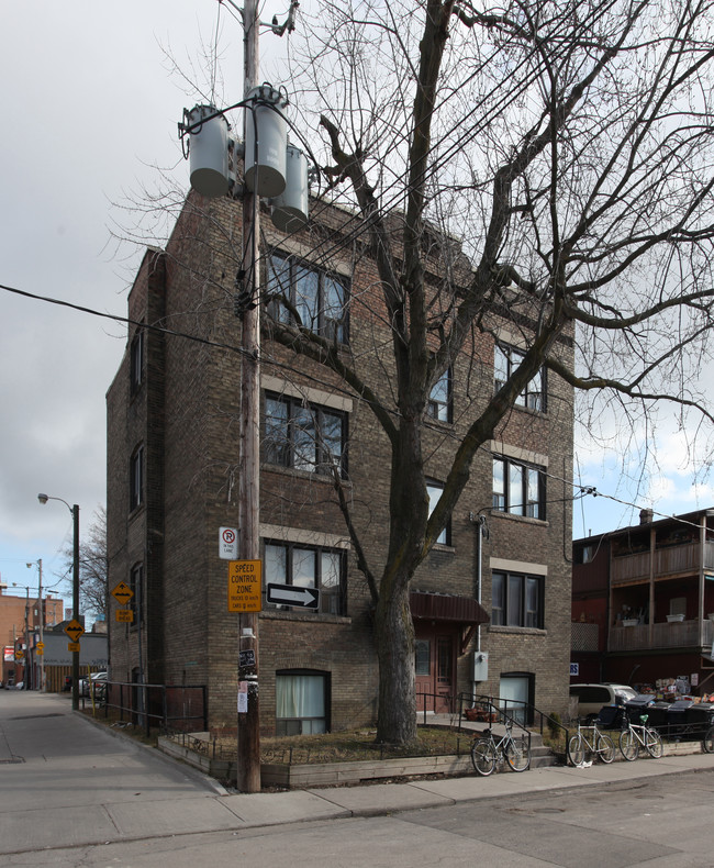 555 Palmerston Ave in Toronto, ON - Building Photo - Building Photo