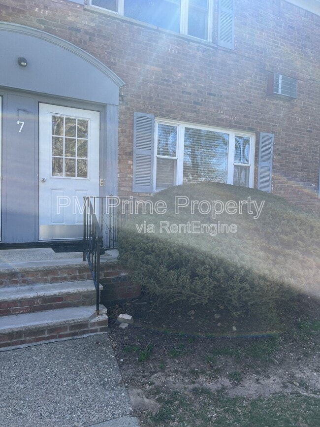 property at 7 Wedgewood Dr