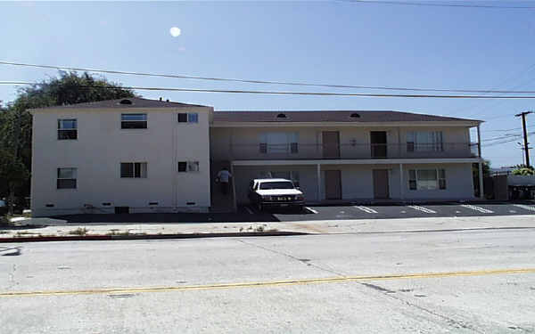 La Cienega Apartments in Los Angeles, CA - Building Photo