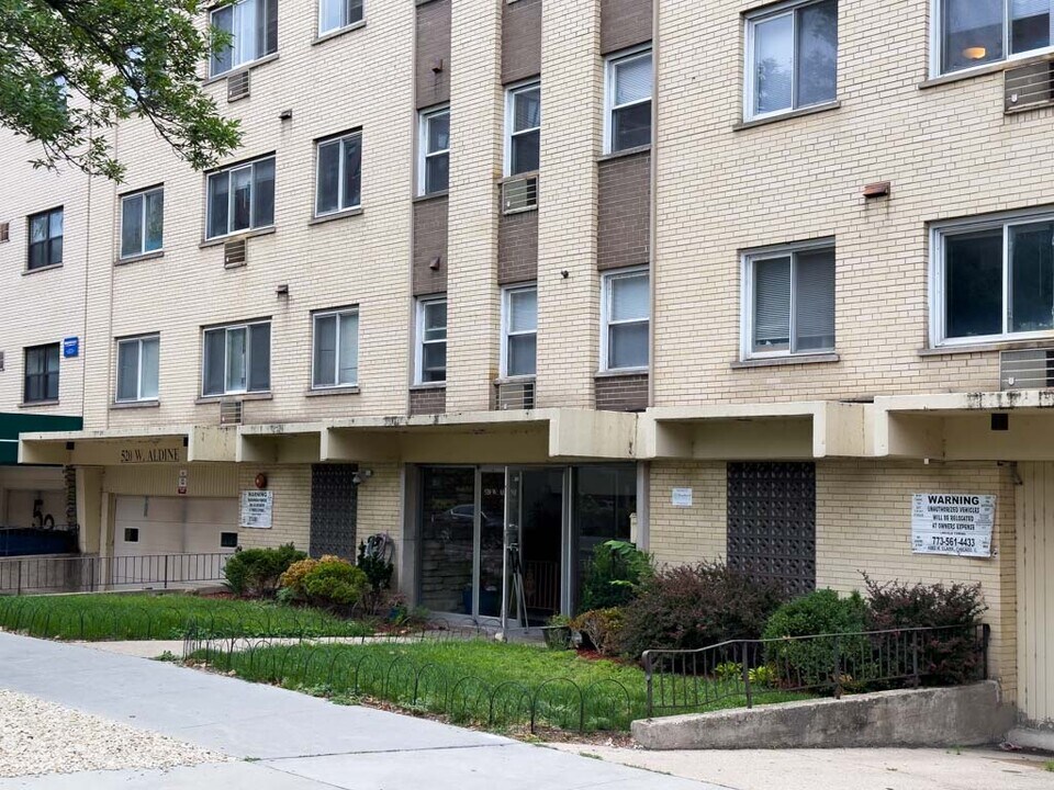 520 Aldine in Chicago, IL - Building Photo