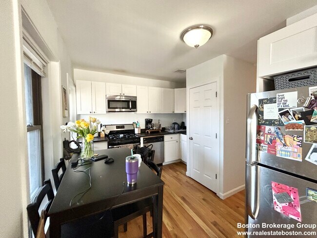 914 Dorchester Ave, Unit 2 in Boston, MA - Foto de edificio - Building Photo