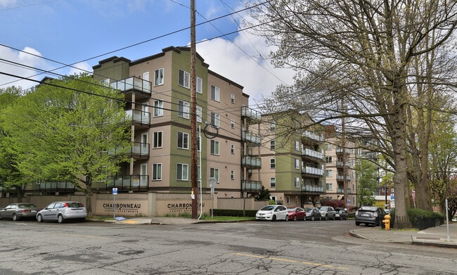 Charbonneau Apartments in Seattle, WA - Foto de edificio - Building Photo