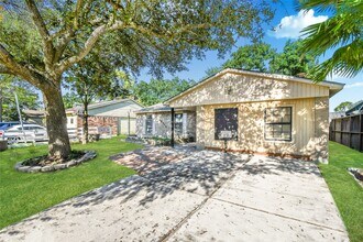 16210 Lazy Ridge Rd in Houston, TX - Building Photo - Building Photo