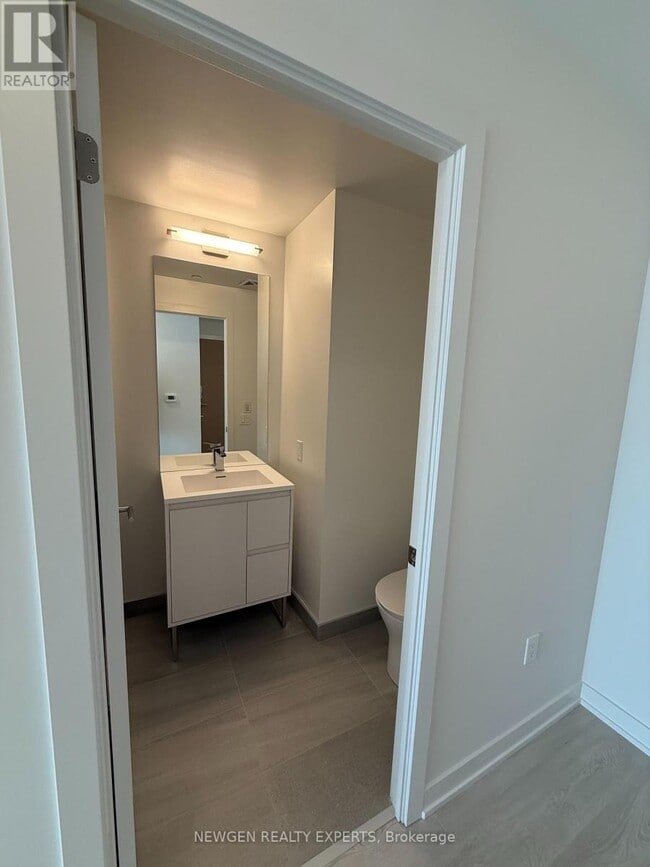 1 Quarrington Ln in North York, ON - Building Photo - Building Photo