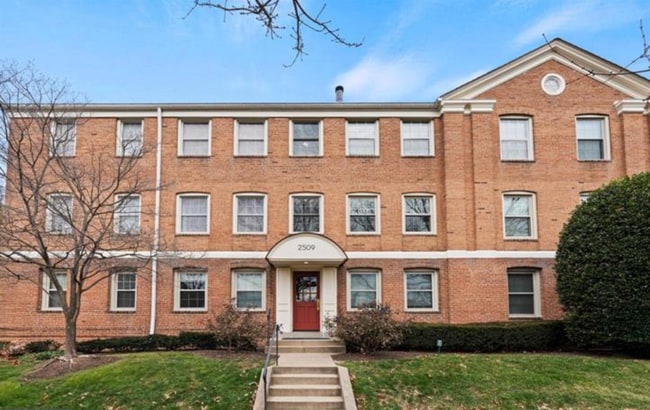 property at 2509 Arlington Blvd