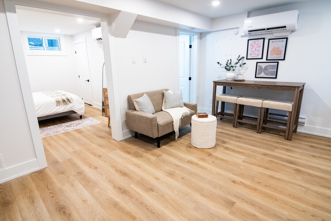 142 Young St in Ottawa, ON - Building Photo