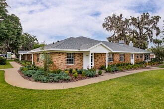 Ministry Village in Leesburg, FL - Foto de edificio - Building Photo