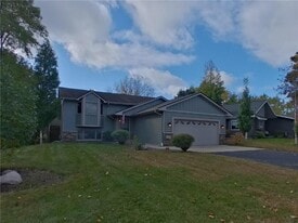 10430 163rd St W in Lakeville, MN - Building Photo