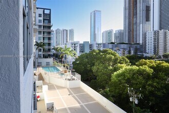 2200 NE 4th Ave in Miami, FL - Foto de edificio - Building Photo