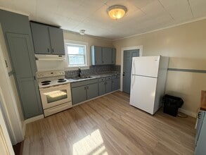 15 Summit St, Unit #1 in Stonington, CT - Building Photo - Building Photo