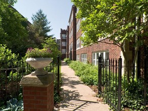 Birchwood Manor Apartments in Chicago, IL - Building Photo - Building Photo