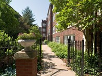 Birchwood Manor Apartments in Chicago, IL - Foto de edificio - Building Photo