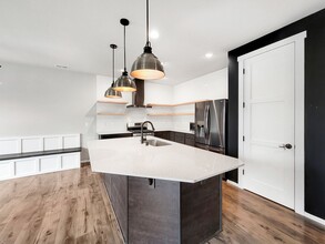12720 36th Place NE in Lake Stevens, WA - Foto de edificio - Building Photo