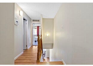 3075 Hawthorne Dr NE in Washington, DC - Building Photo - Building Photo