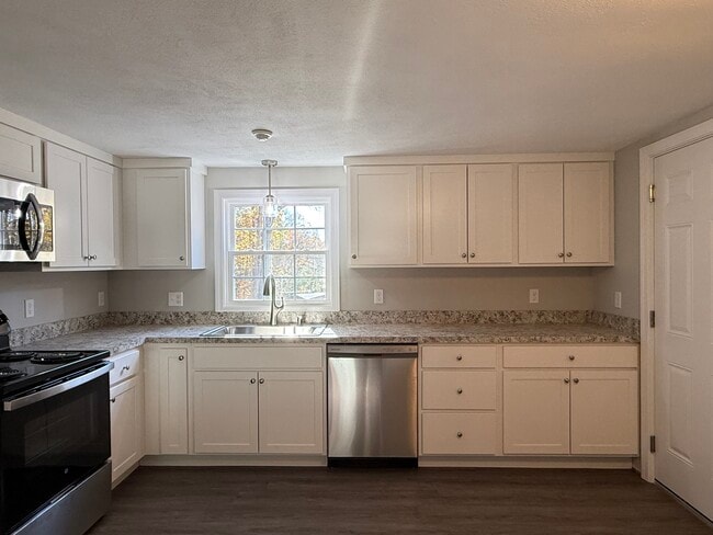 484 Victory Hwy, Unit 3 in North Smithfield, RI - Foto de edificio - Building Photo