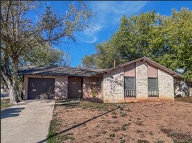 7055 Glenfield Dr in San Antonio, TX - Building Photo
