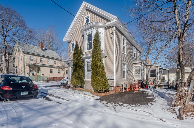 17 Folsom St in Dover, NH - Building Photo - Building Photo