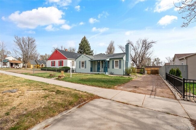 1321 E Monument St in Colorado Springs, CO - Building Photo - Building Photo