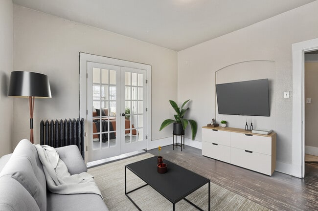 property at 718 N Grant St