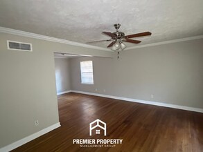 1085 S Perkins Rd in Memphis, TN - Building Photo - Building Photo